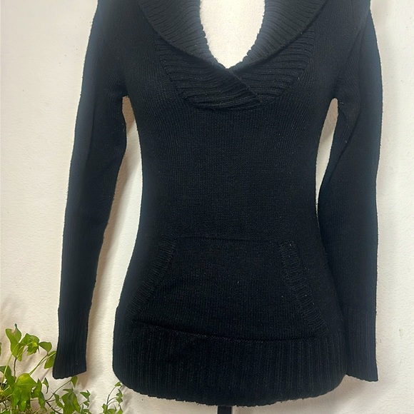 Guess black sweater with front pocket - Picture 3 of 8